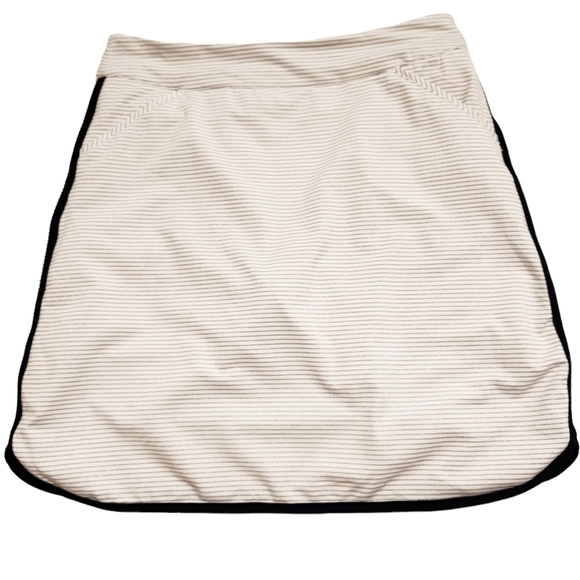 Peter Millar Women's Performance Alice Petal Hem Contrast Trim Golf Skort Small - Picture 2 of 10